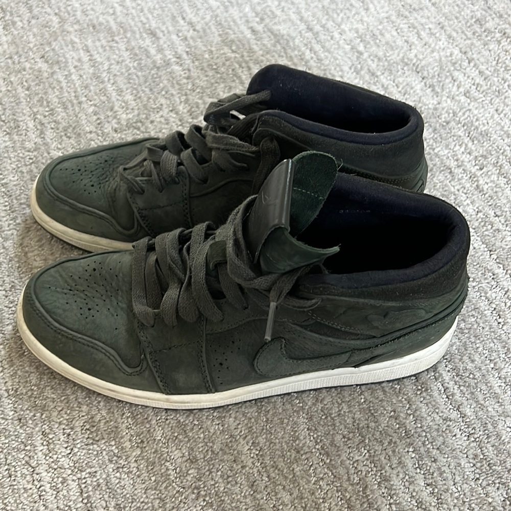 Air Jordan 1 Sequoia